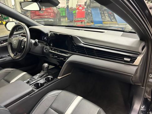 Used 2025 Toyota Camry SE FWD image 17
