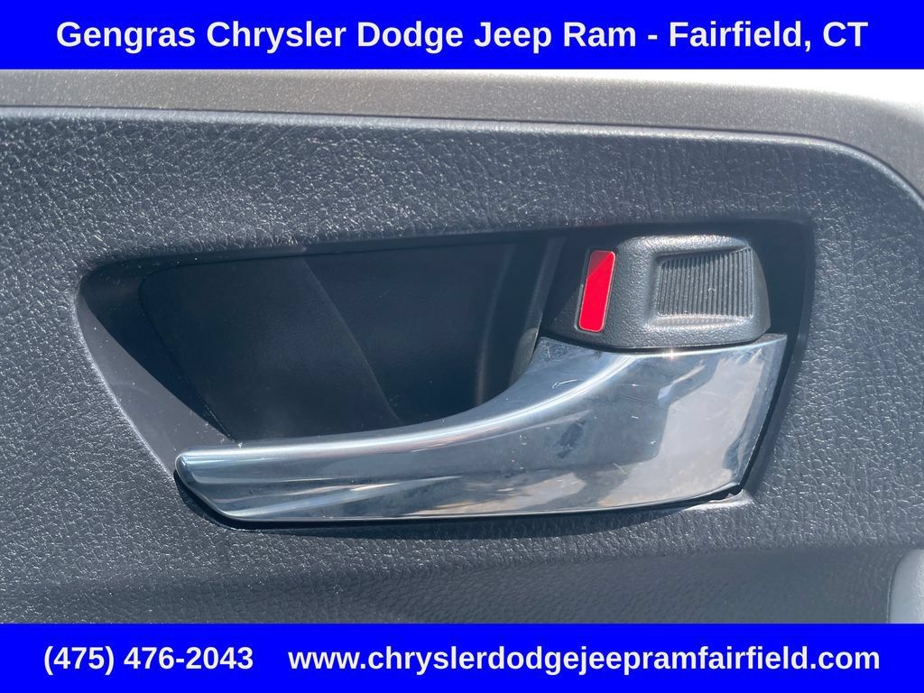 Used 2015 Toyota RAV4 Limited AWD/4WD image 16
