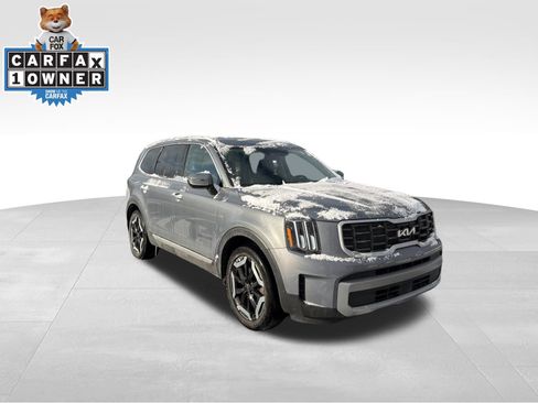 Used 2023 Kia Telluride S image 3