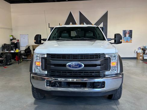 Used 2019 Ford F550 2WD Crew Cab Super Duty image 2