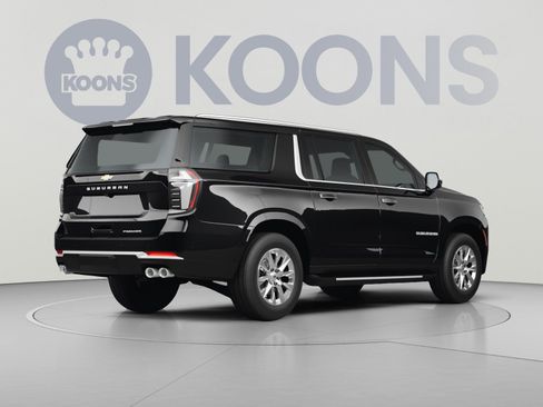 Used 2025 Chevrolet Suburban Premier AWD/4WD image 4