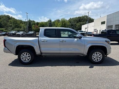 Used 2026 Toyota Tacoma SR5 AWD/4WD image 11