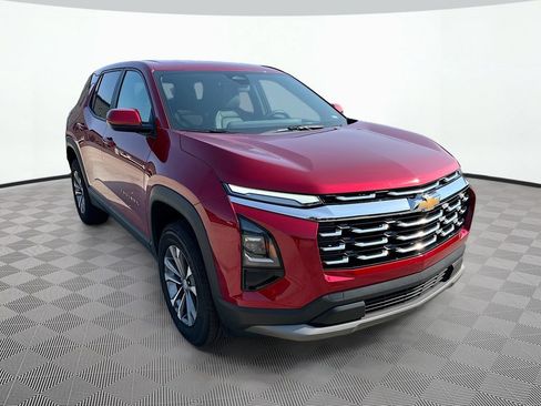 Used 2026 Chevrolet Equinox LT w/ Convenience Package II FWD image 3
