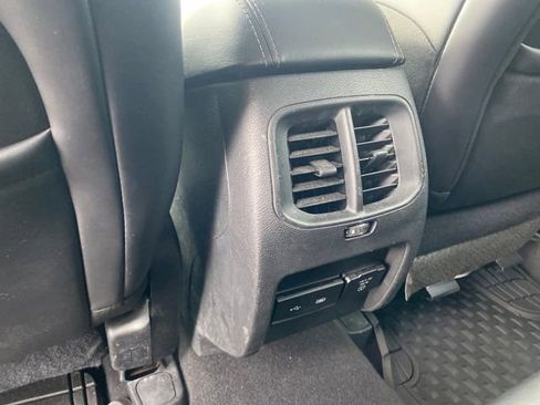 Used 2019 Jeep Cherokee Limited image 17