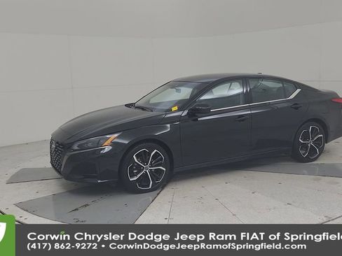 Used 2025 Nissan Altima 2.5 SR image 9
