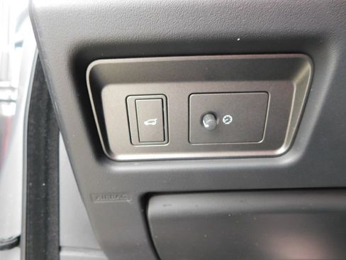 Used 2018 Land Rover Range Rover Evoque SE image 34