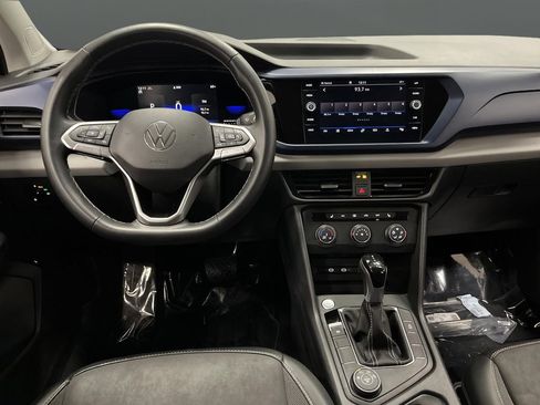 Used 2022 Volkswagen Taos SE w/ IQ.Drive SE Package image 5