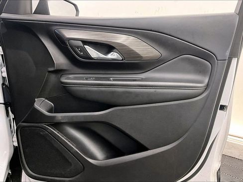 Used 2024 GMC Terrain SLE FWD image 25