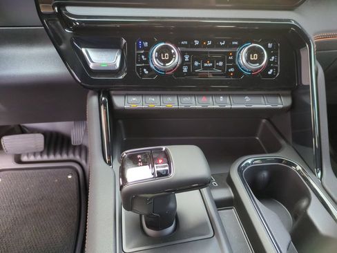 New 2026 GMC Sierra 1500 AT4 w/ AT4 Premium Package AWD/4WD image 14