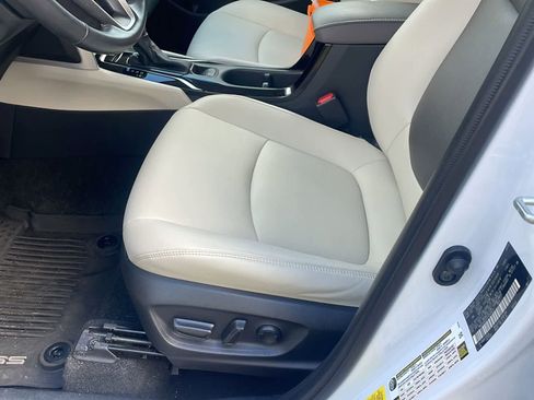 Used 2023 Toyota Corolla Cross XLE w/ Convenience Package image 13