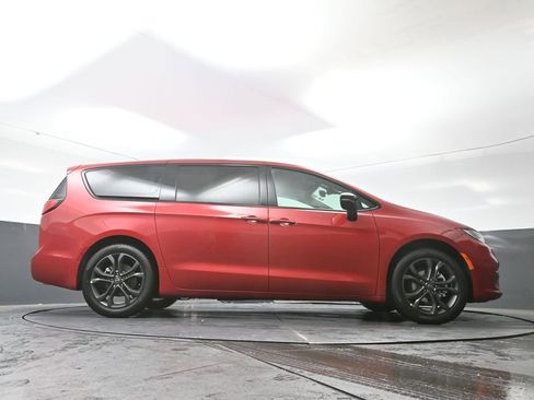 New 2026 Chrysler Pacifica Select image 37