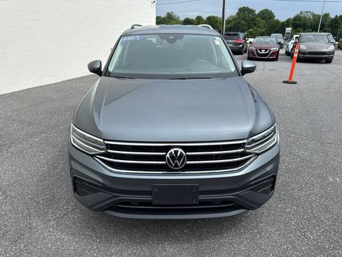 Used 2022 Volkswagen Tiguan SE FWD image 2