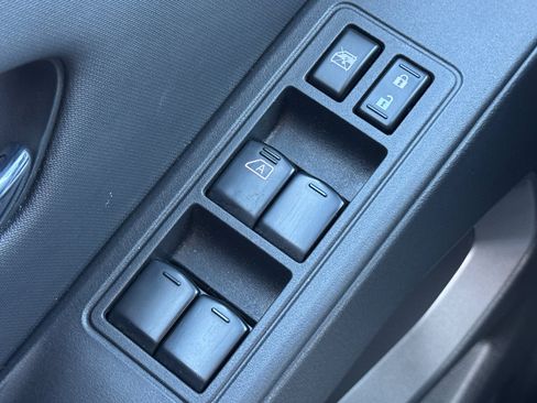 Used 2022 Nissan Frontier SV image 18