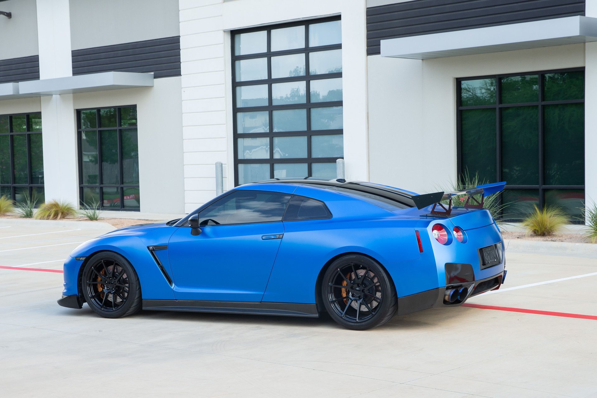 Used 2009 Nissan GT-R Premium AWD/4WD image 6