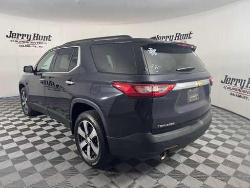 Used 2020 Chevrolet Traverse LT w/ LT Premium Package FWD image 7