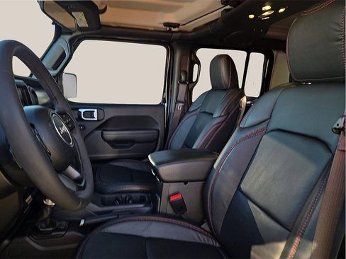 Used 2023 Jeep Gladiator Sport image 11