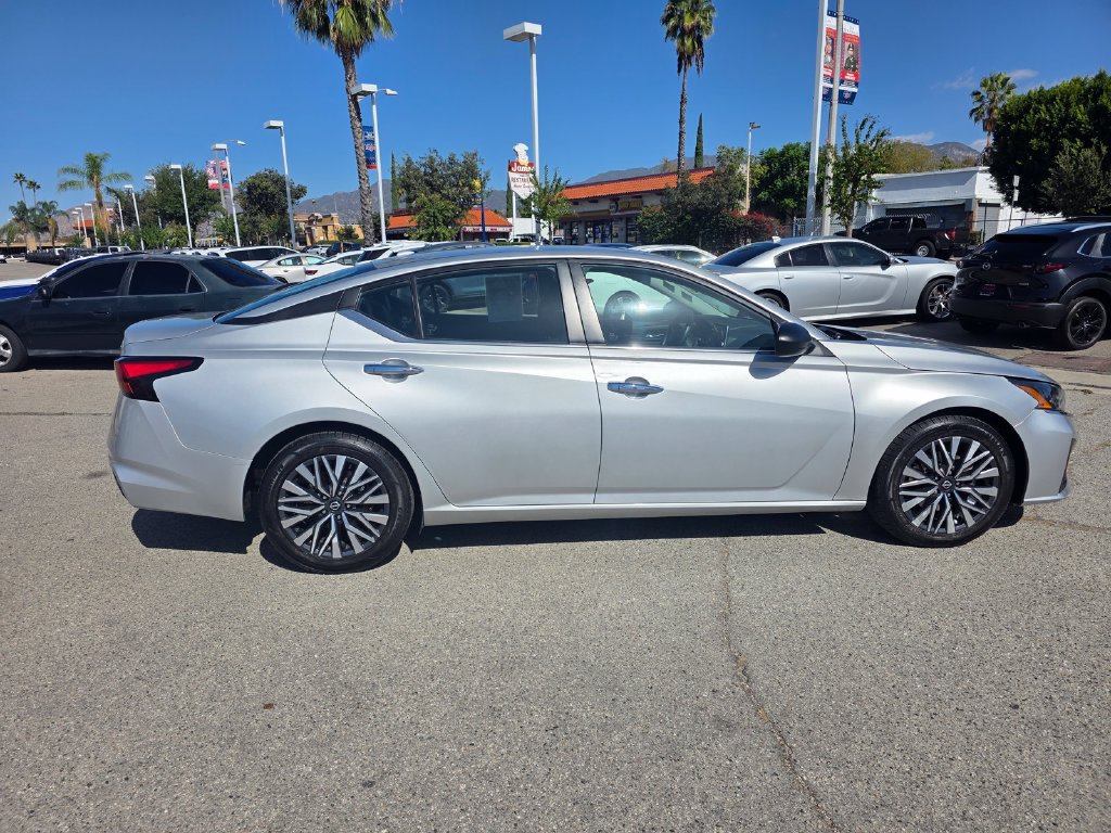 Used 2024 Nissan Altima 2.5 SV FWD image 4