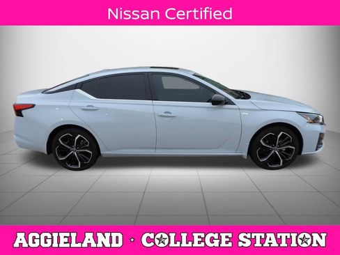 Certified 2025 Nissan Altima 2.5 SR w/ SR Premium Package FWD image 2