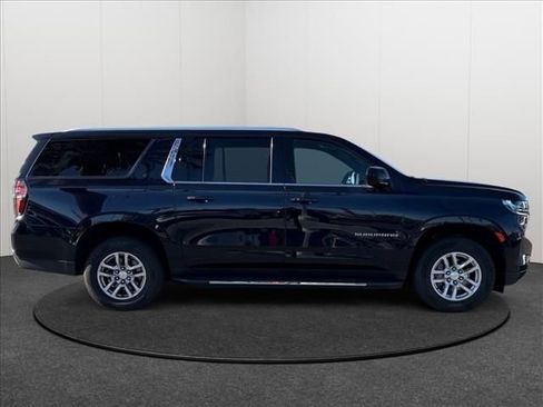 Used 2024 Chevrolet Suburban LT image 5