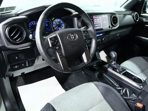 Used 2022 Toyota Tacoma TRD Sport image 5