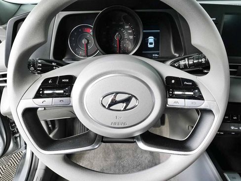 Used 2023 Hyundai Elantra SEL FWD image 9