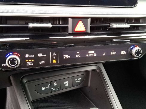 Used 2025 Kia K5 LXS image 16