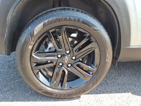 Certified 2025 Chevrolet Trax ACTIV w/ Sunroof Package image 7