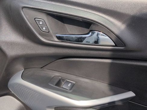 Used 2025 Chevrolet Trax LS FWD image 33