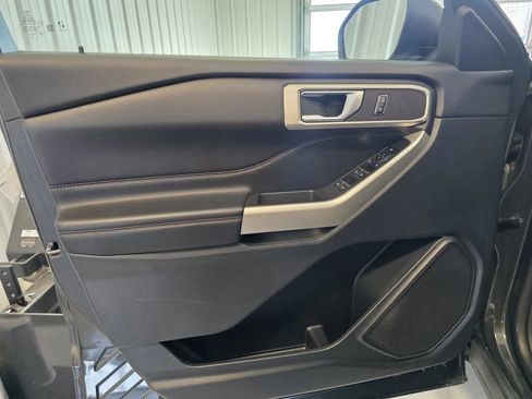 Used 2023 Ford Explorer XLT AWD/4WD image 8