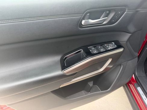 Used 2024 Nissan Pathfinder Platinum FWD image 22