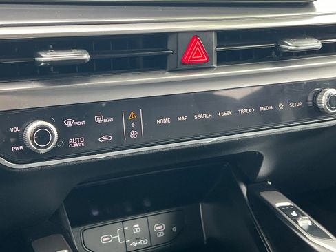 Certified 2025 Kia Sorento S image 32