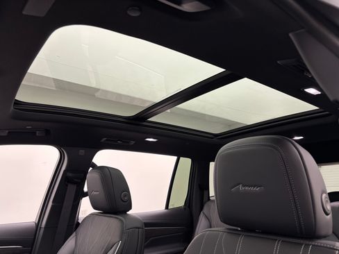 New 2026 Buick Enclave Avenir w/ Super Cruise Package FWD image 5