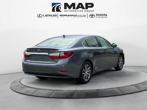 Used 2016 Lexus ES 300h w/ Luxury Package w/Wood Trim FWD image 5