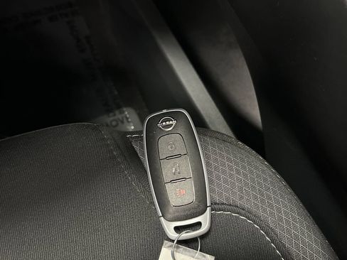 Used 2024 Nissan Pathfinder S image 25