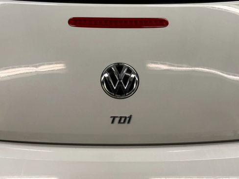Used 2014 Volkswagen Beetle TDI FWD image 11