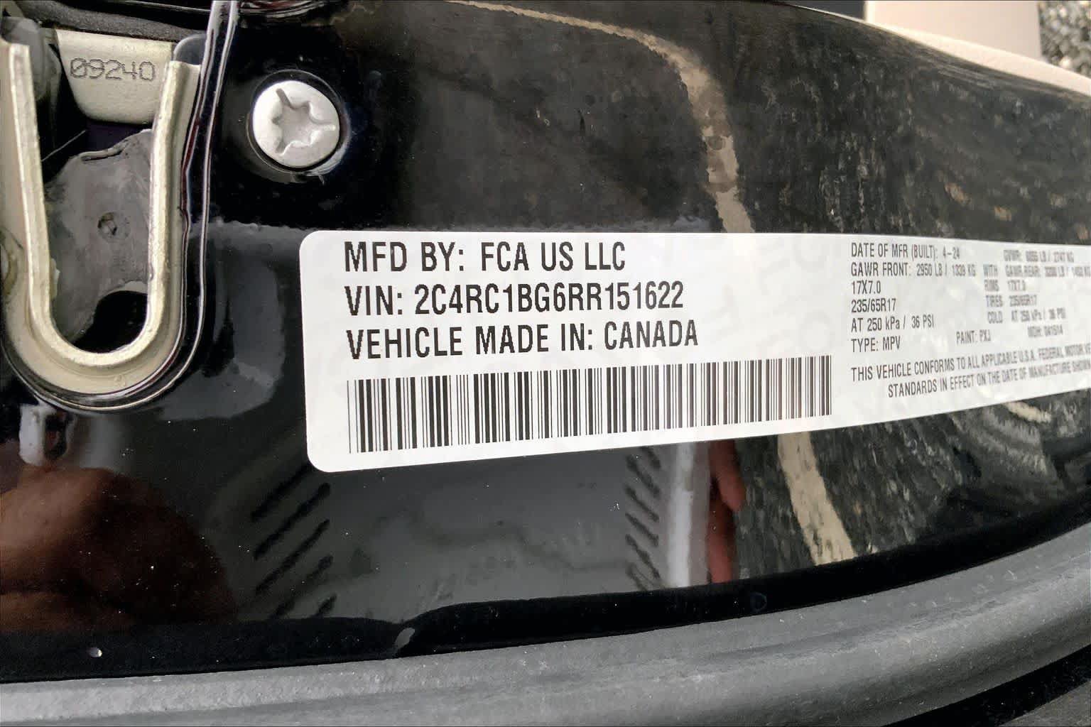 Used 2024 Chrysler Pacifica Touring-L FWD image 28