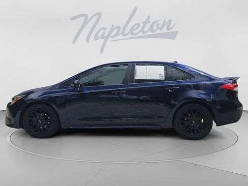 Used 2021 Toyota Corolla LE FWD image 2
