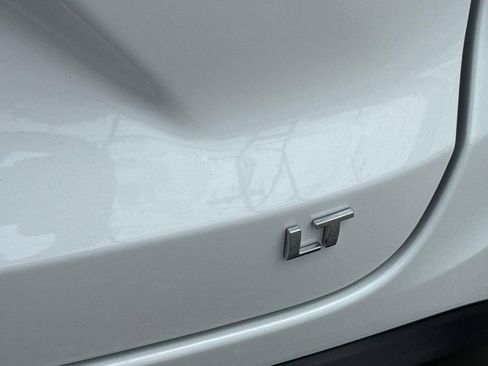Used 2025 Chevrolet Trax LT FWD image 8
