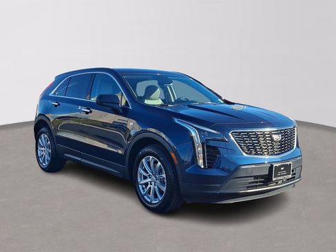 Certified 2022 Cadillac XT4 Luxury image 3