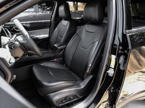 Used 2023 Jeep Compass Limited AWD/4WD image 8