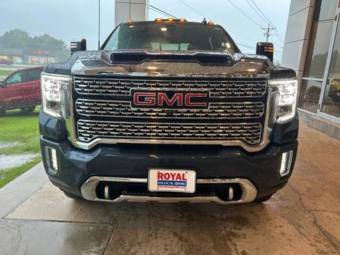 Used 2020 GMC Sierra 2500 Denali w/ Denali Ultimate Package AWD/4WD image 3