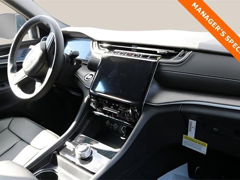 New 2025 Jeep Grand Cherokee Limited w/ Luxury Tech Group II image 19