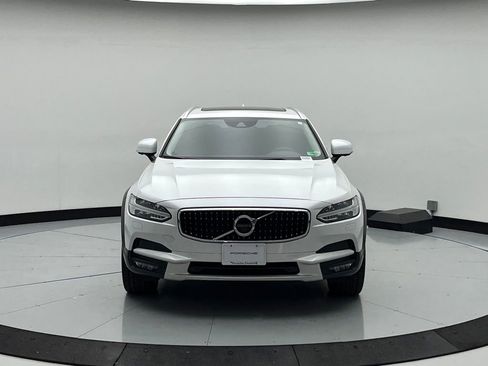 Used 2020 Volvo V90 T6 Cross Country image 2