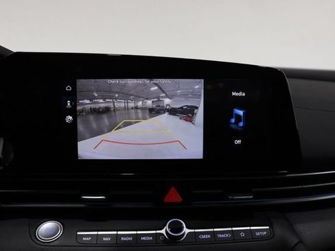 Used 2025 Hyundai Elantra Limited FWD image 23