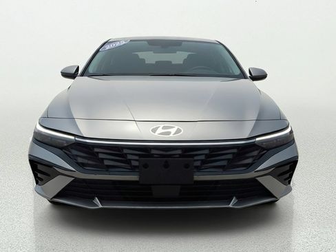 Used 2025 Hyundai Elantra SEL FWD image 2