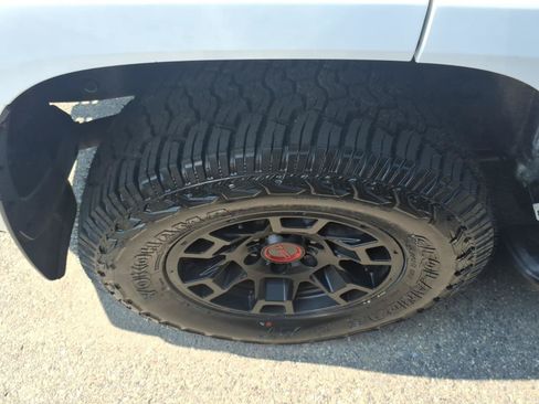 Used 2022 Toyota 4Runner TRD Off-Road Premium w/ TRD Black Wheel Package (TMS) AWD/4WD image 6