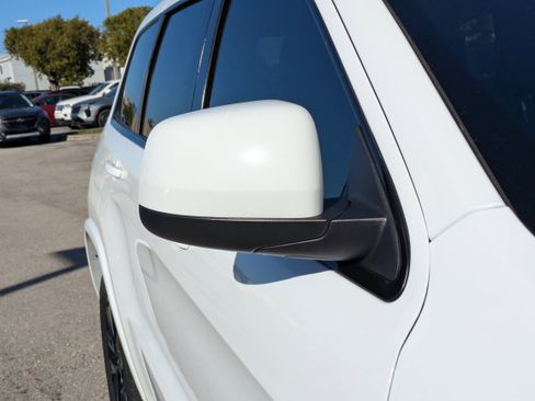 Used 2018 Jeep Grand Cherokee Altitude image 12