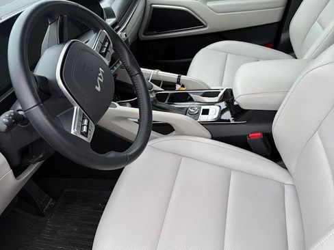 Used 2025 Kia Telluride S AWD/4WD image 3