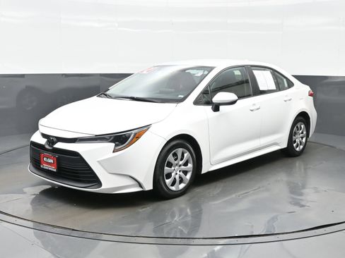 Used 2024 Toyota Corolla LE FWD image 2