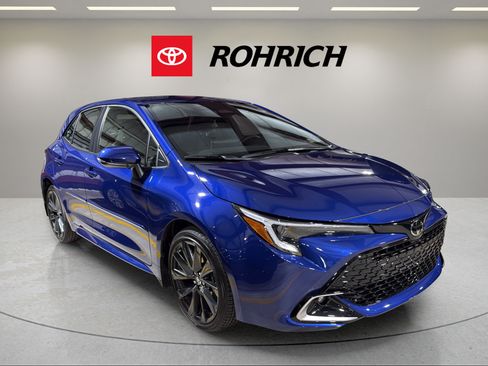 Used 2025 Toyota Corolla XSE FWD image 4